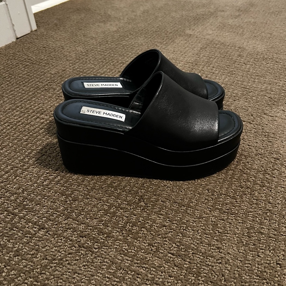 Steve Madden Black Platform Sandal